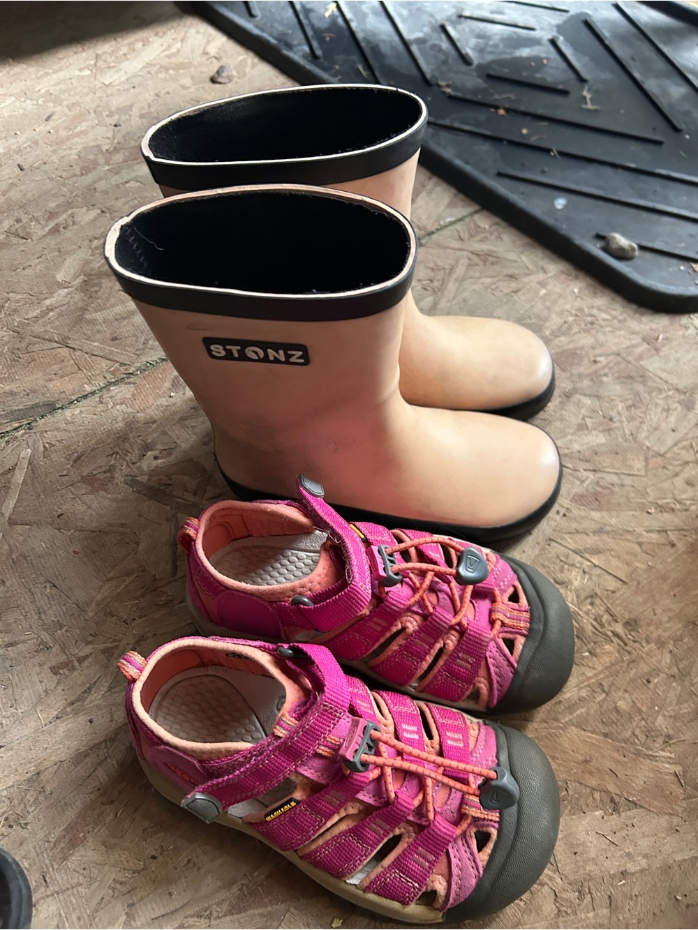 Stonz Kids Pink Rain Boots & Magenta Sandals Set size 11/12